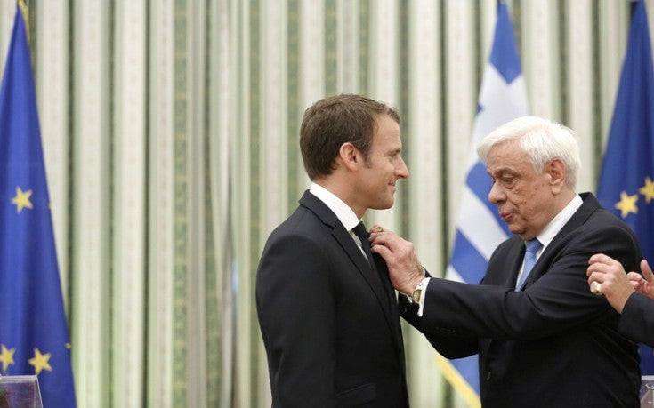 Τι είναι το παράσημο του Μεγαλόσταυρου του Σωτήρος που έλαβε ο Μακρόν – Σε ποιους έχει δοθεί μέχρι σήμερα